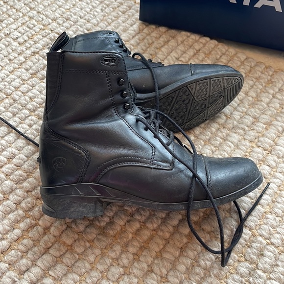 Ariat riding boots 7.5 - Picture 3 of 11
